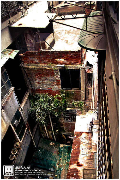 夹在两栋楼之间的私房