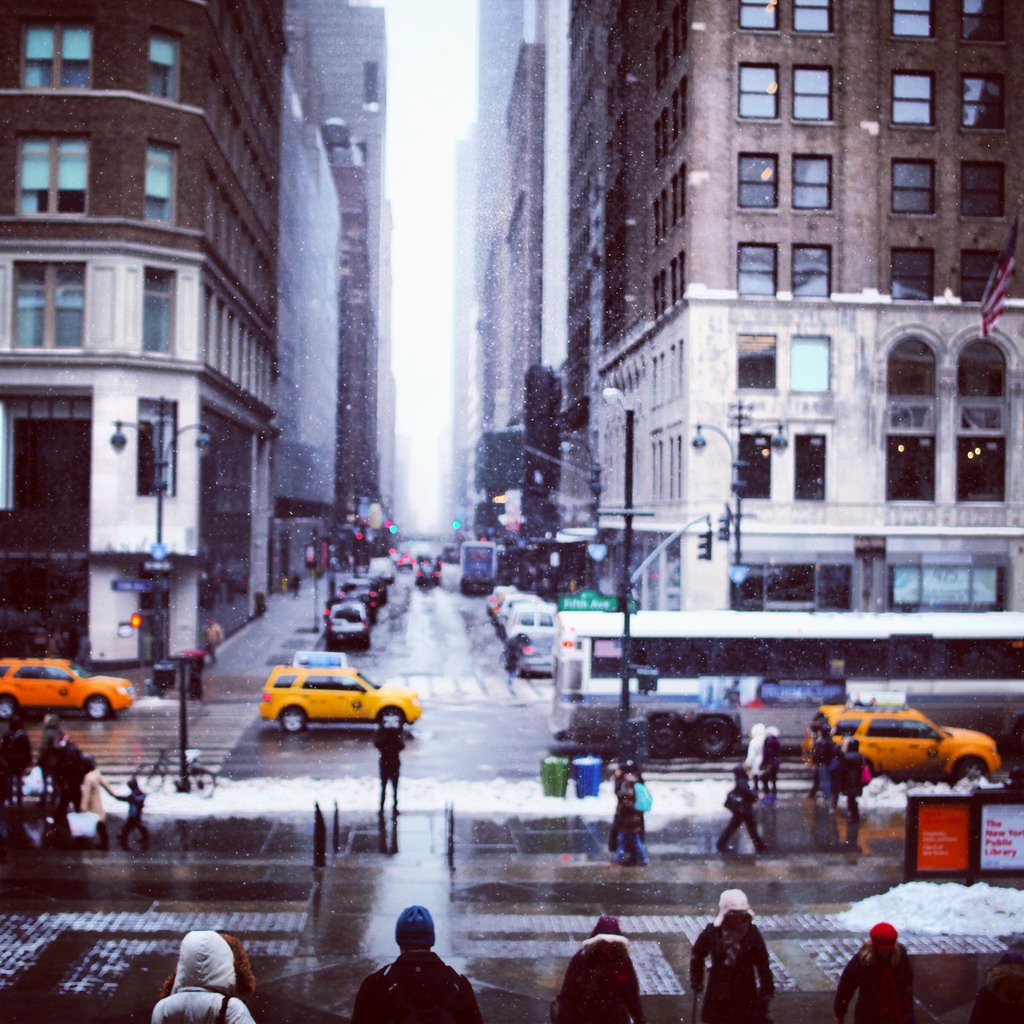从图书馆出来就遇见漫天的飘雪，实在带感啊！