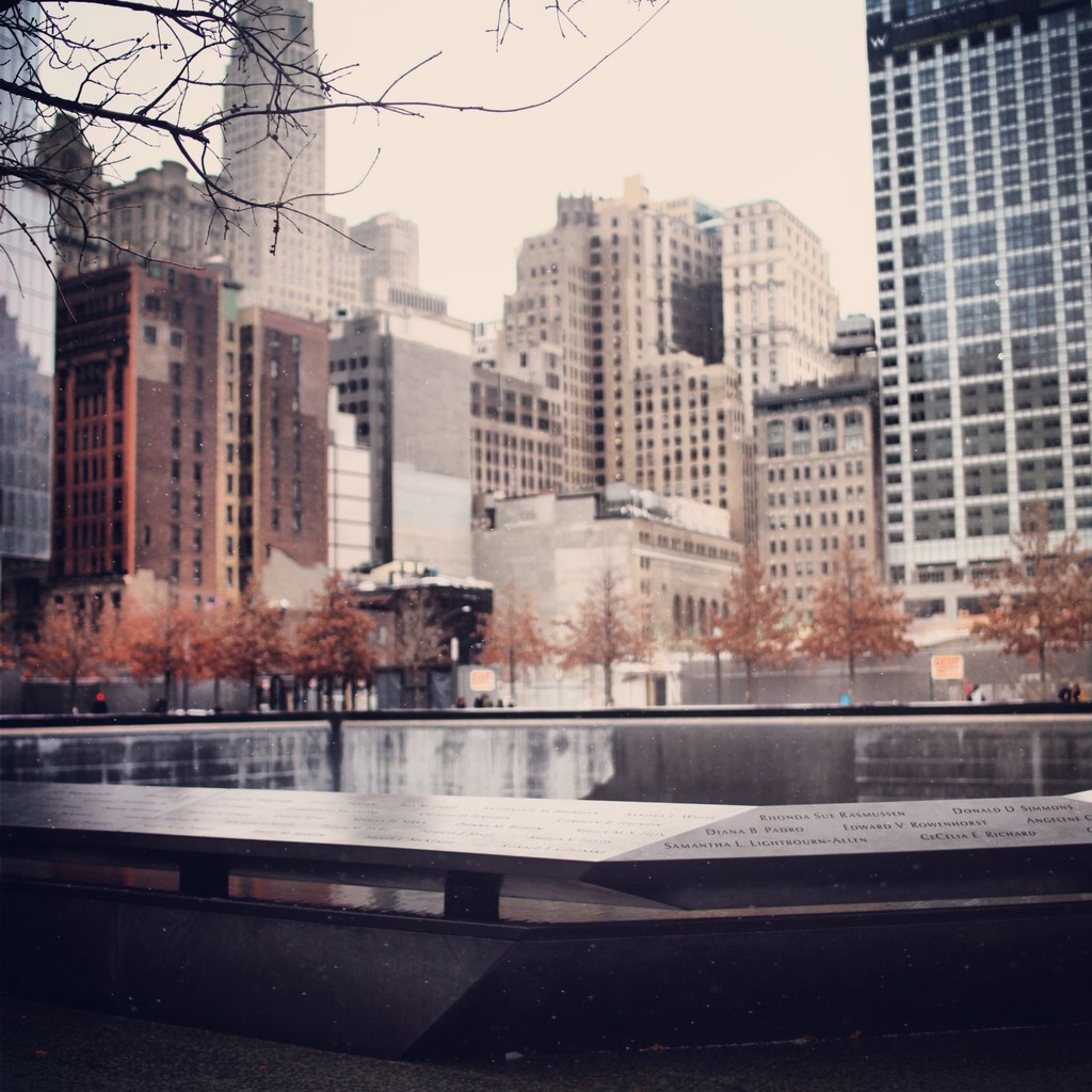 走着走着，天上又飘起了大雪