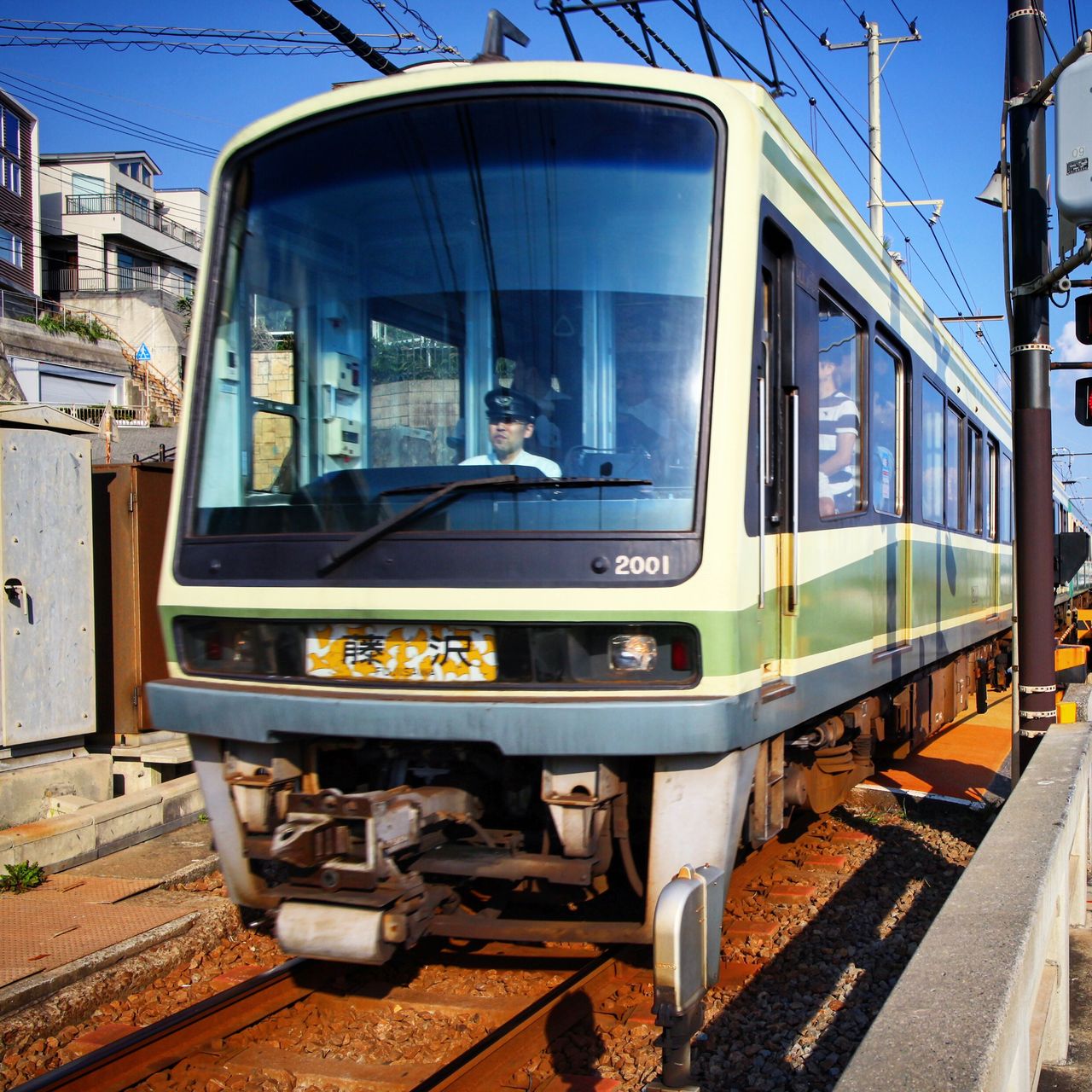 近拍江之电的列车