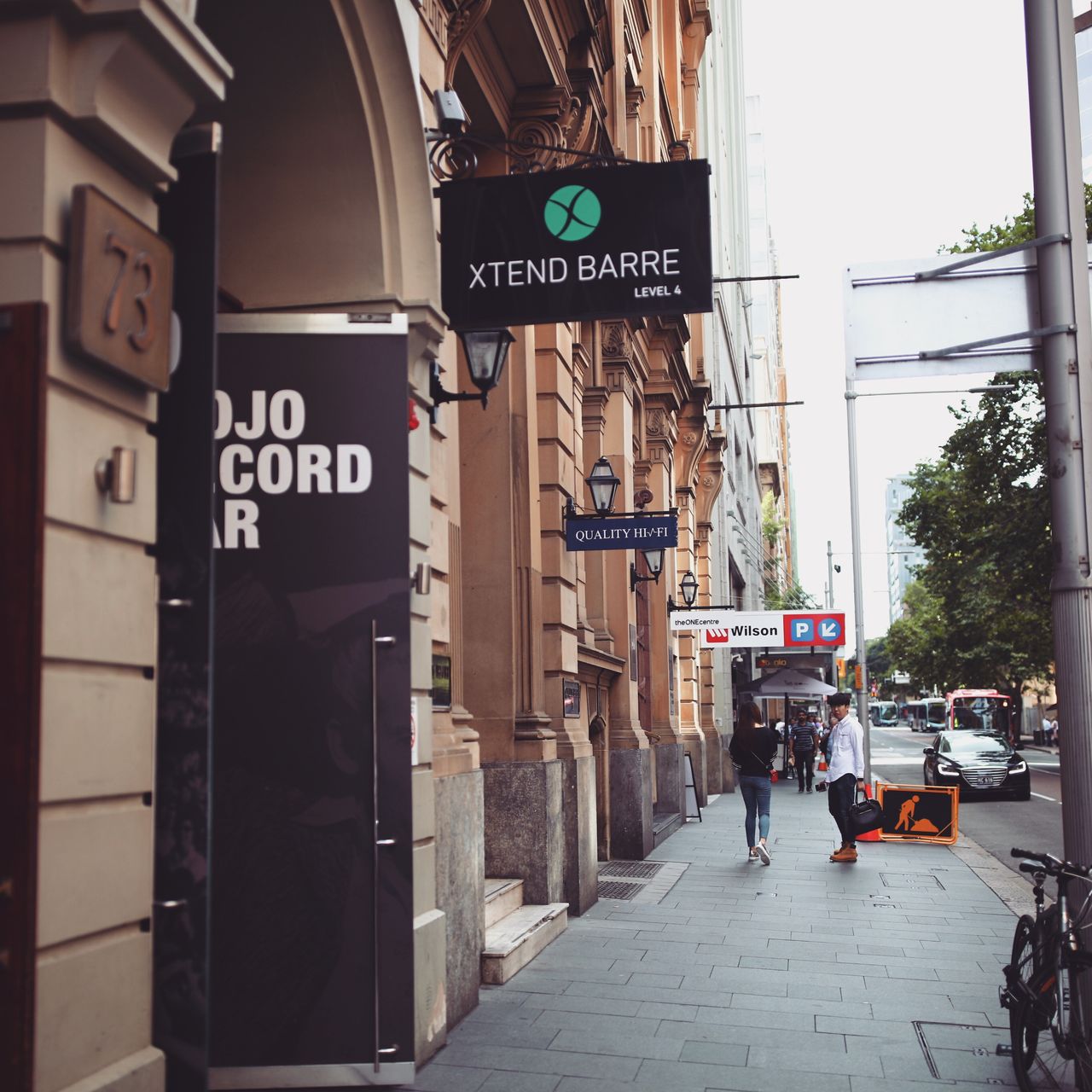 内街上的街景，感觉跟欧洲的没两样