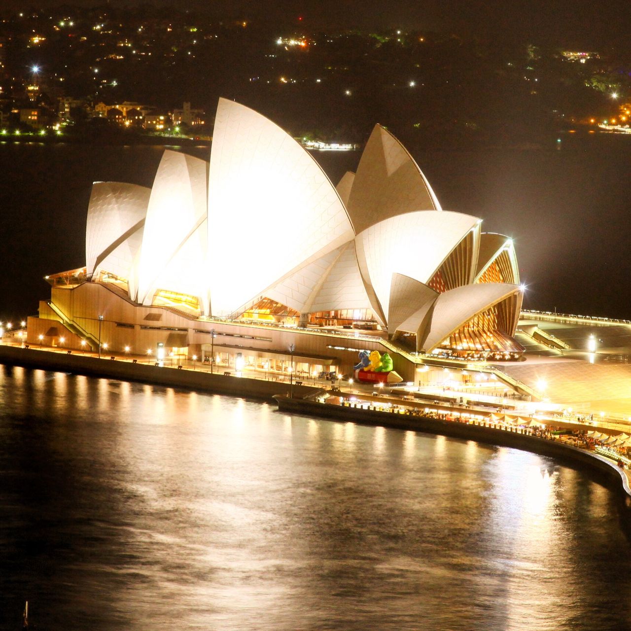 夜晚的歌剧院，久违的宣传图