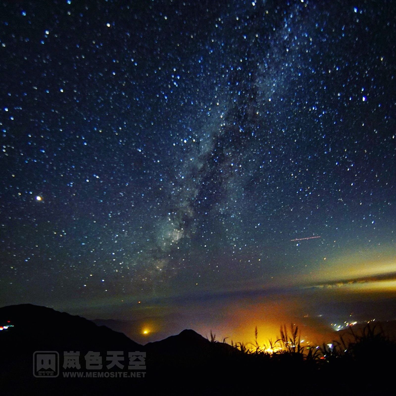 原本看农历接近十五,斗大的月光挂在半空,银河没了一半,当时是绝望的