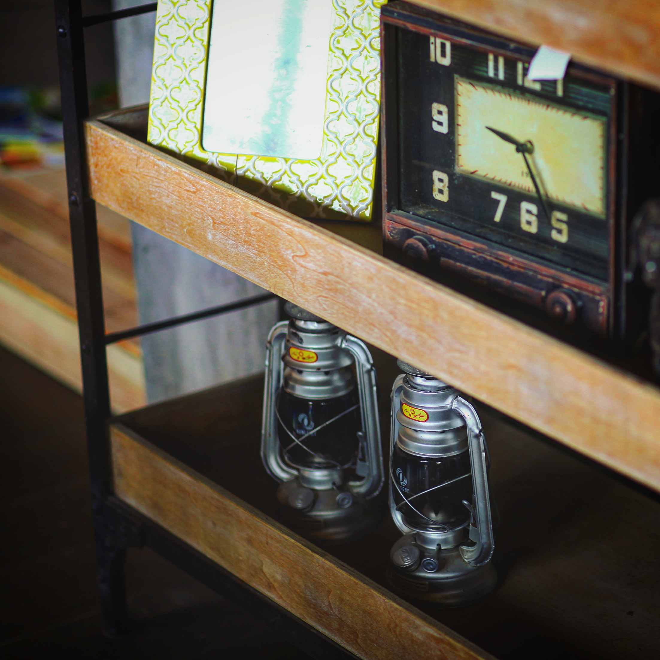 单个看都是不起眼的旧物，但放在一起却有另一番的滋味