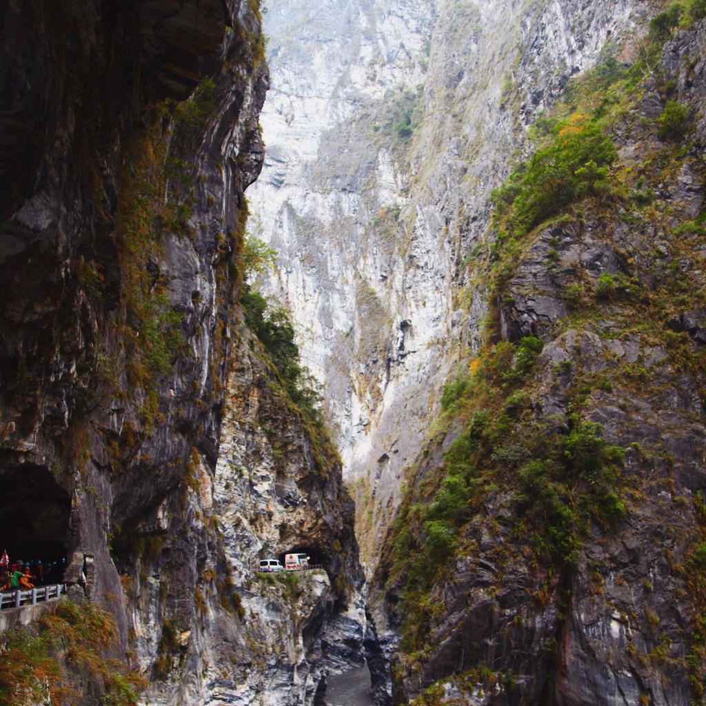 还是这一座座的险山