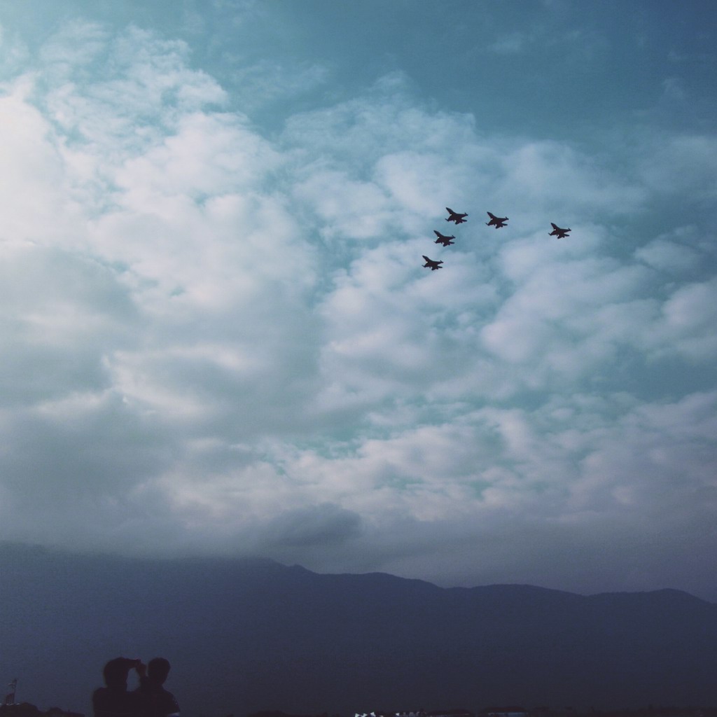 旁边就是花莲空军基地，经常见到军机在演练