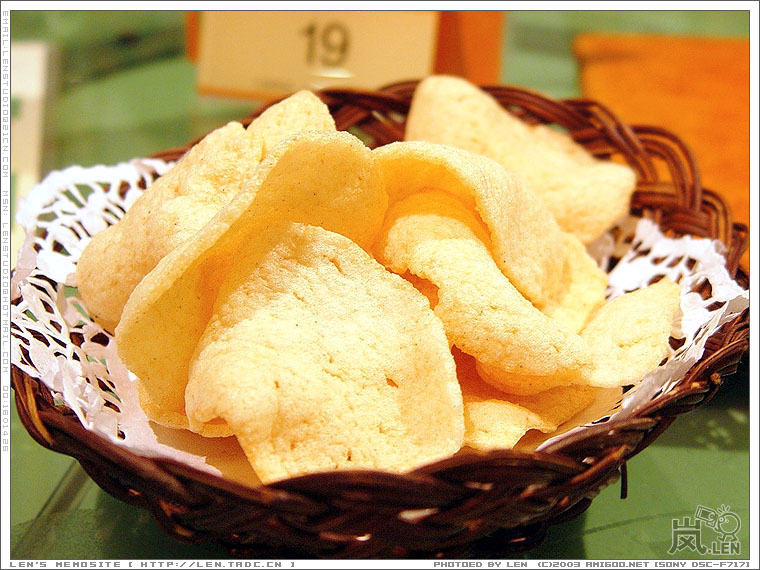 这里比较有特色的虾片，外表看不出来。口感清脆。