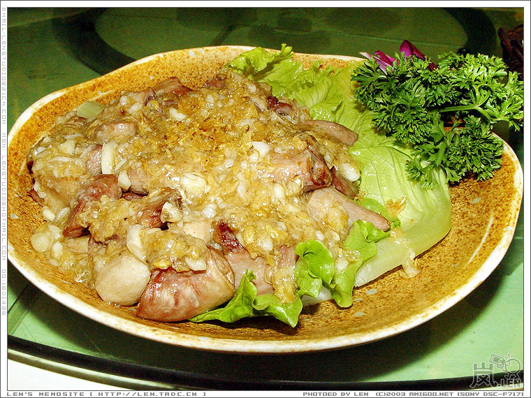 蒜茸排骨，味道还不错，就是吃完口气比较大