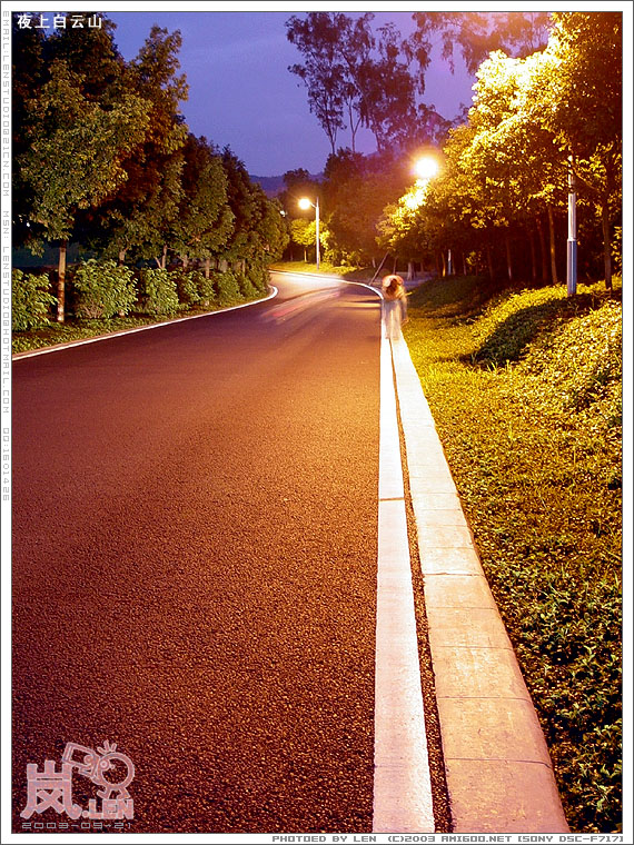 路上车太多了，想拍一张没有车经过的片片，高难度啊！