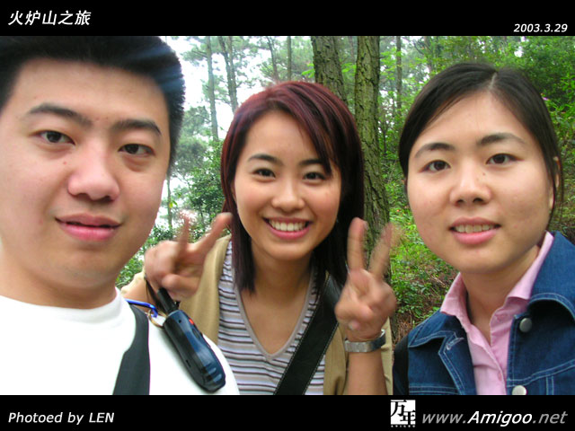 进入林子中了，嘿嘿，小休一会儿。先来张再说～～忘了介绍首次参加万年行动的小糊涂仙，嘿嘿，还是偶的瑜瑜的关系户～～嘻嘻，也就是偶的关系户咯～～