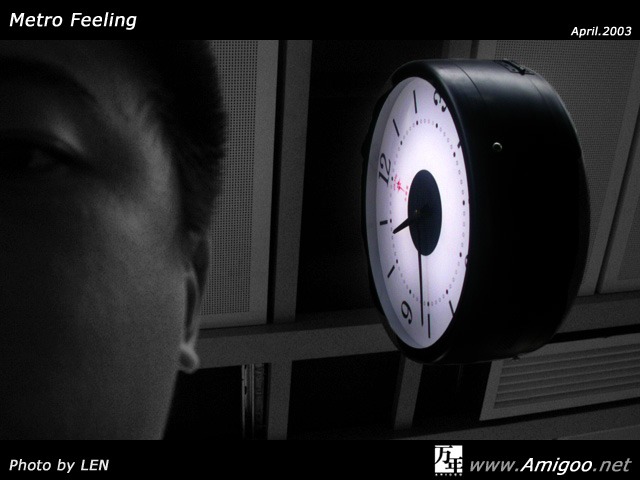 褐色的大笨钟铁面地告诉我们时间的消逝