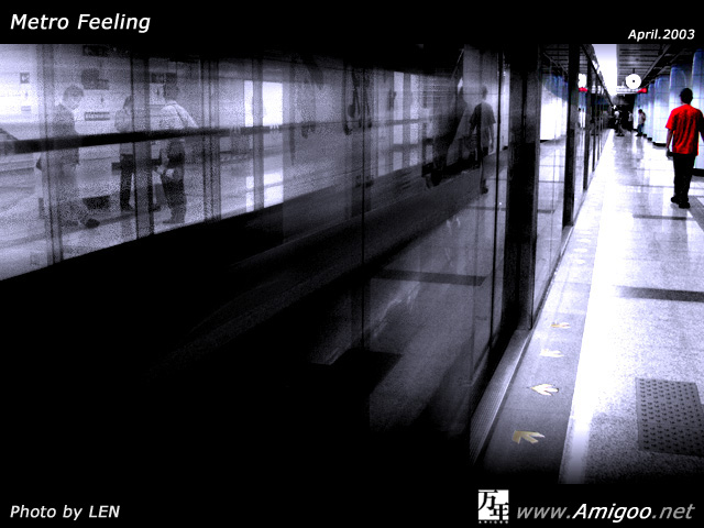 静候着尾班车的到来，人们在做着充分的准备