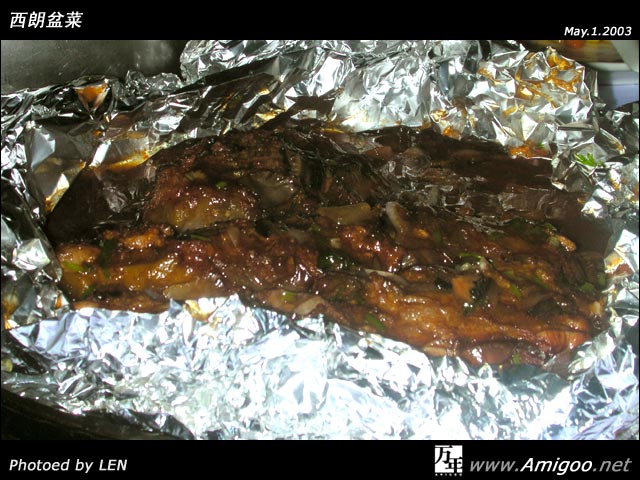 这家店子除了盆菜以外还有很多菜点的，而且价格都是10到20元之间。份量绝对的保证，味道都ok。下面这道菜味道都好正点的，大家猜猜这个是什么菜色来的？？